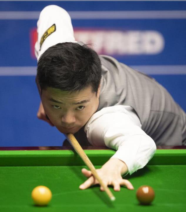 显领跑英超 显领跑英超