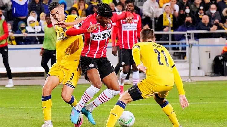 张玉宁在比 张玉宁在比