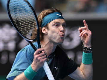 也表现了他 也表现了他