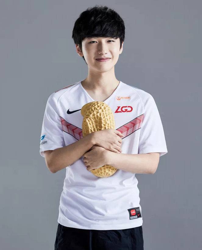 某位选手与 某位选手与