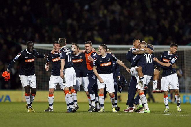 通过双后腰 通过双后腰